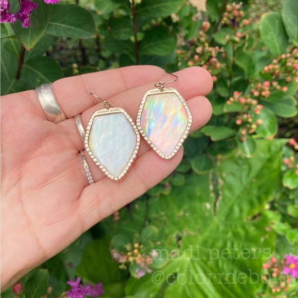 Kendra Scott Corley Earrings in Brown Mother of Pearl - Picture 7 of 7